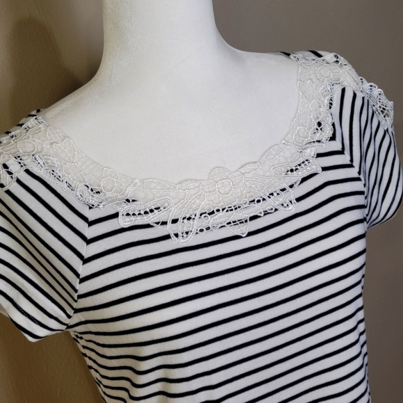 Westport striped Dk blue & white with Crochet short sleeve women's size Med - Picture 4 of 11